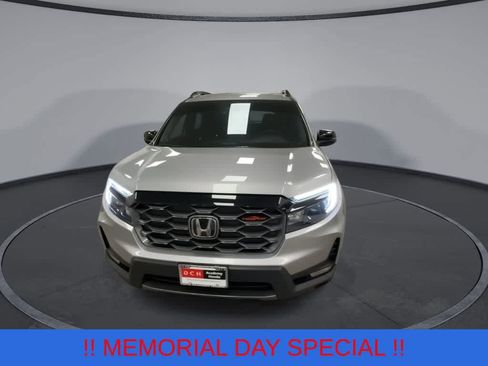 Used 2023 Honda Passport TrailSport image 3