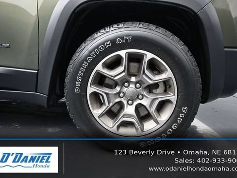 Used 2020 Jeep Cherokee Trailhawk w/ Cold Weather Group AWD/4WD image 42