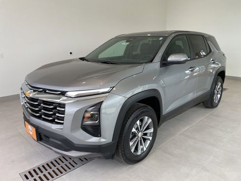 Used 2025 Chevrolet Equinox LT AWD/4WD image 1