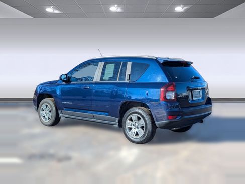 Used 2017 Jeep Compass Latitude image 3