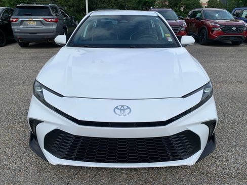 Used 2026 Toyota Camry SE FWD image 3