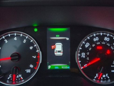 Used 2021 Toyota RAV4 LE FWD image 18