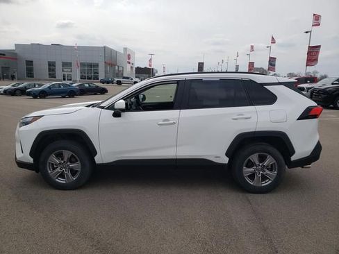 Used 2025 Toyota RAV4 XLE AWD/4WD image 9