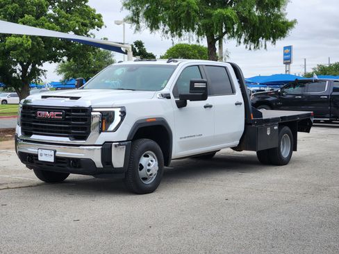 Used 2024 GMC Sierra 3500 Pro w/ Convenience Package AWD/4WD image 2