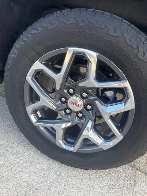 Used 2024 GMC Sierra 1500 SLT w/ SLT Premium Package AWD/4WD image 11