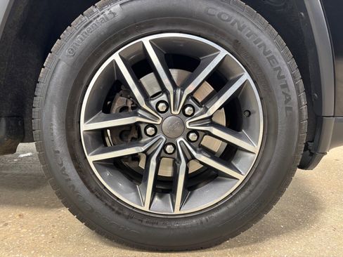 Used 2019 Jeep Grand Cherokee Limited AWD/4WD image 11