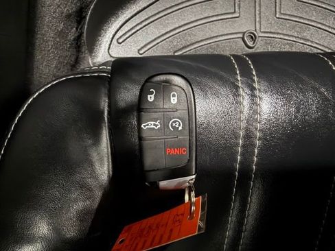 Used 2018 Chrysler 300 S AWD/4WD image 43