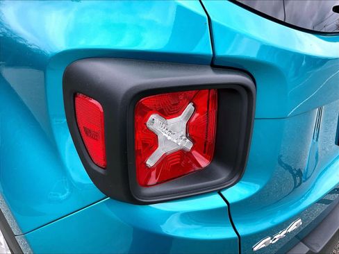 Used 2020 Jeep Renegade Latitude w/ Cold Weather Group image 33