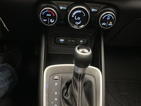 Certified 2023 Hyundai Venue SEL FWD image 26