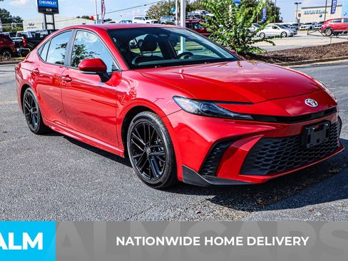 Used 2025 Toyota Camry SE image 6