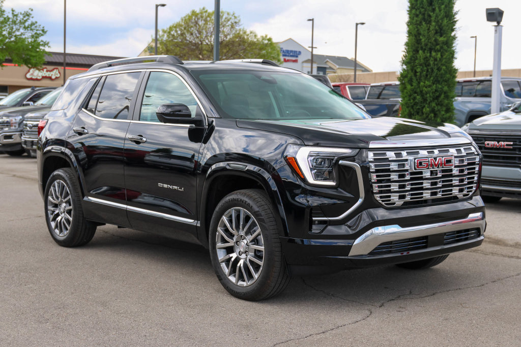 New 2026 GMC Terrain Denali AWD/4WD image 1