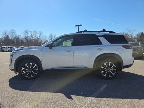 New 2026 Nissan Pathfinder Platinum image 13