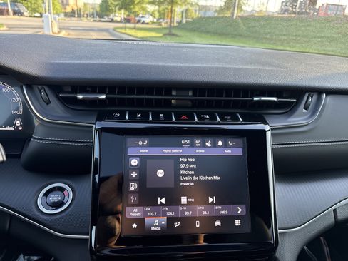 Certified 2025 Jeep Grand Cherokee Altitude image 28