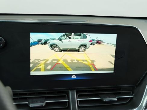 Used 2025 Chevrolet Trax RS w/ Sunroof Package FWD image 18