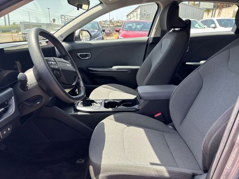 Used 2025 Kia K4 FWD image 25