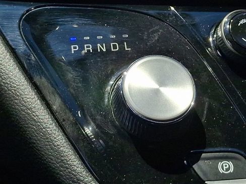 Used 2025 Chrysler Pacifica Limited FWD image 14