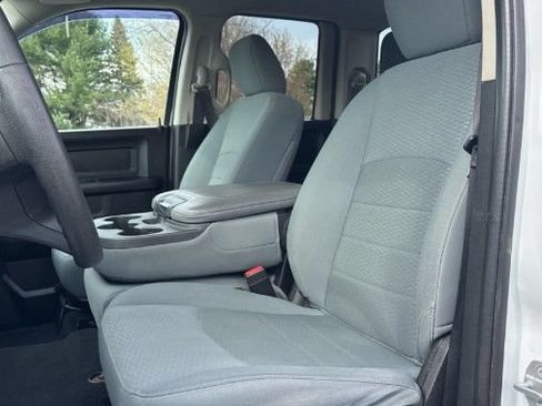 Used 2019 RAM 1500 Express w/ Express Value Package AWD/4WD image 3