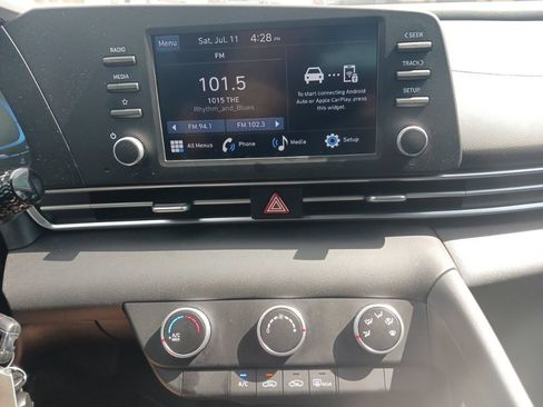 Used 2025 Hyundai Elantra SE FWD image 24