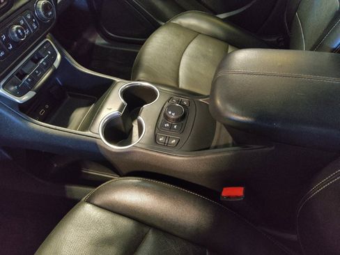 Used 2022 GMC Terrain SLT FWD image 26