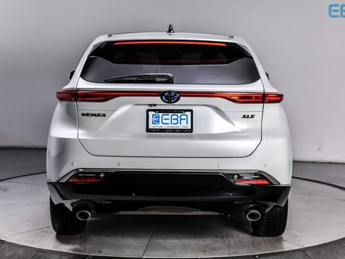 Used 2024 Toyota Venza Nightshade image 5