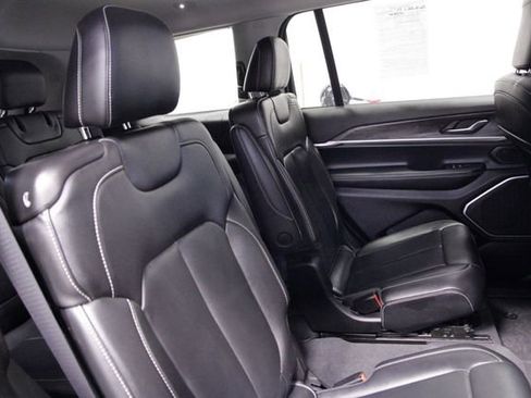 Used 2022 Jeep Grand Cherokee L Limited image 19