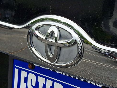 Used 2012 Toyota Camry XLE w/ Leather Pkg FWD image 30