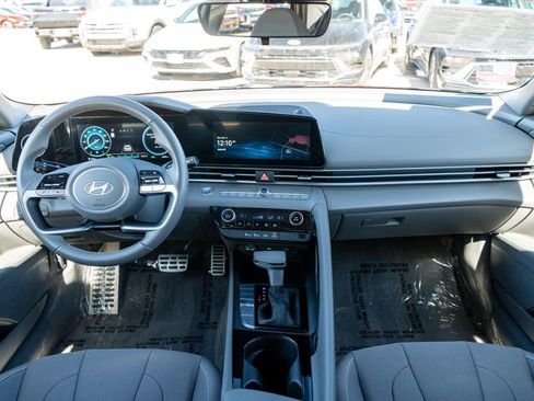 Certified 2025 Hyundai Elantra SEL image 16