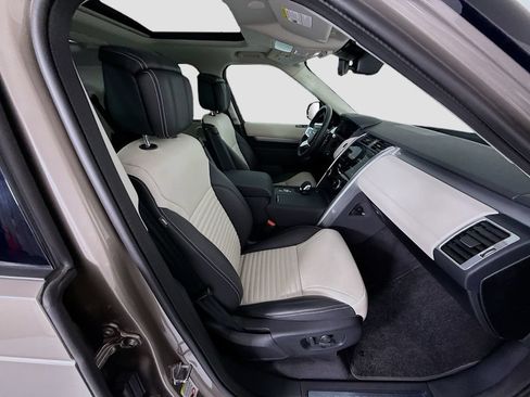 Used 2025 Land Rover Discovery Dynamic SE AWD/4WD image 21