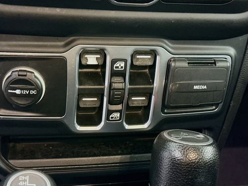 Used 2019 Jeep Wrangler Unlimited Sport S image 24