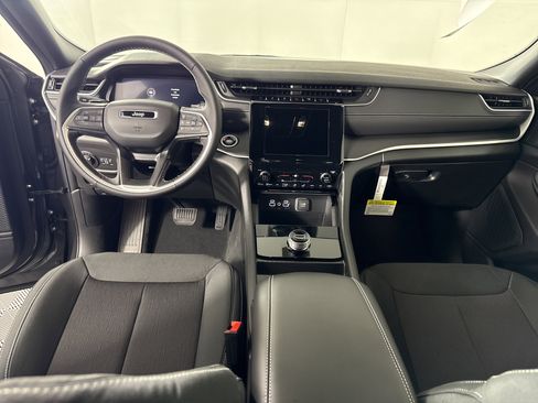 New 2025 Jeep Grand Cherokee Laredo X image 15