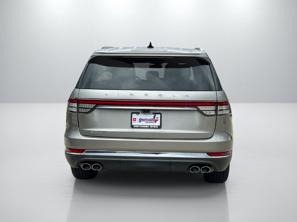 Used 2023 Lincoln Aviator AWD w/ Class IV Trailer Tow Package image 6