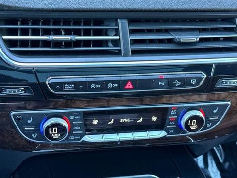 Used 2017 Audi Q7 3.0T Premium Plus w/ Premium Plus Package image 21