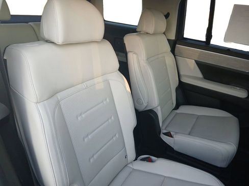 Used 2024 Hyundai Santa Fe Calligraphy image 17