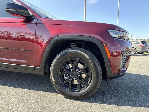 New 2026 Jeep Grand Cherokee Altitude AWD/4WD image 9