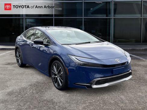 Used 2023 Toyota Prius XLE image 1
