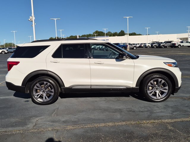 Certified 2023 Ford Explorer XLT w/ Equipment Group 202A AWD/4WD image 3