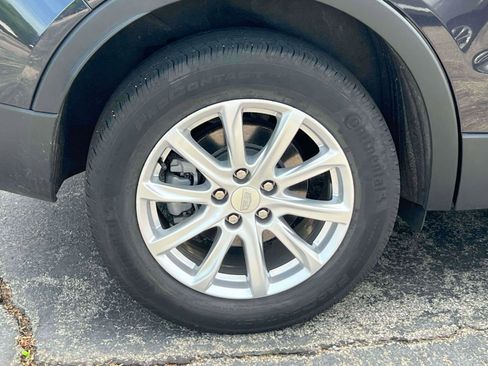 Certified 2023 Cadillac XT4 Luxury w/ Cold Weather Package AWD/4WD image 9