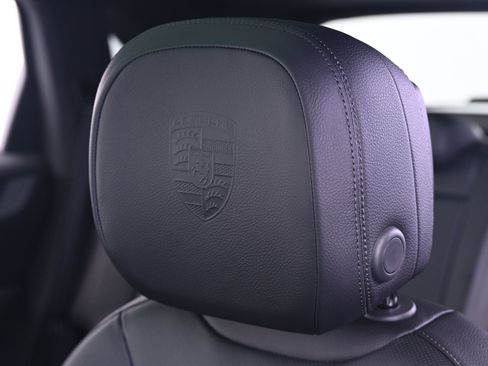 Used 2025 Porsche Cayenne image 39