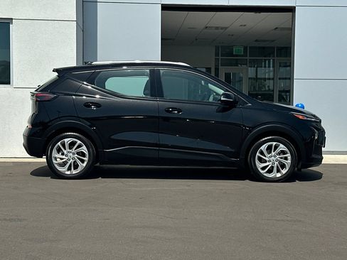 Used 2023 Chevrolet Bolt EUV LT FWD image 3