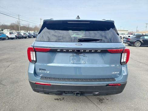 Used 2025 Ford Explorer Active AWD/4WD image 7