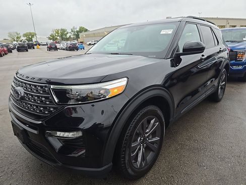 Used 2024 Ford Explorer XLT w/ Equipment Group 202A AWD/4WD image 1