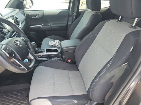 Used 2023 Toyota Tacoma TRD Off-Road w/ Technology Package image 9