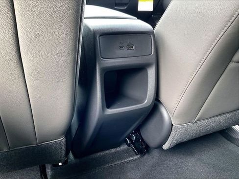 New 2026 Chevrolet Trax ACTIV w/ Sunroof Package FWD image 18