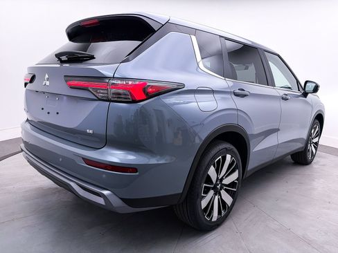 New 2026 Mitsubishi Outlander SE FWD image 6