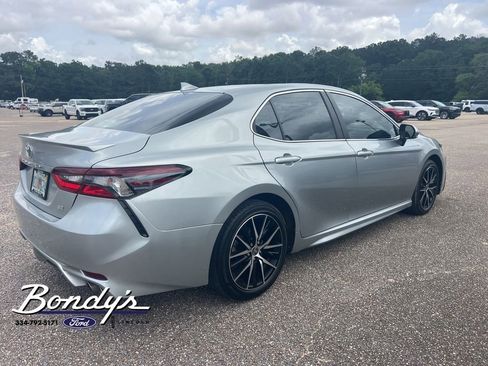 Used 2024 Toyota Camry SE FWD image 4