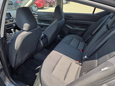 Used 2025 Nissan Altima 2.5 SV FWD image 11