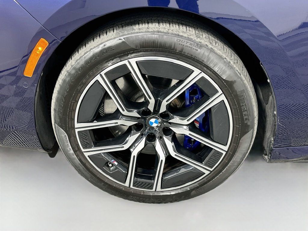 Certified 2024 BMW 760i xDrive AWD/4WD image 31