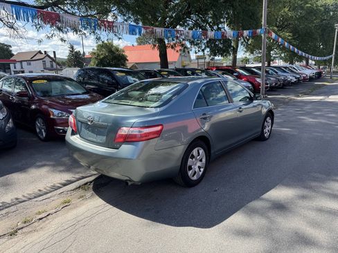 Used 2009 Toyota Camry LE FWD image 4