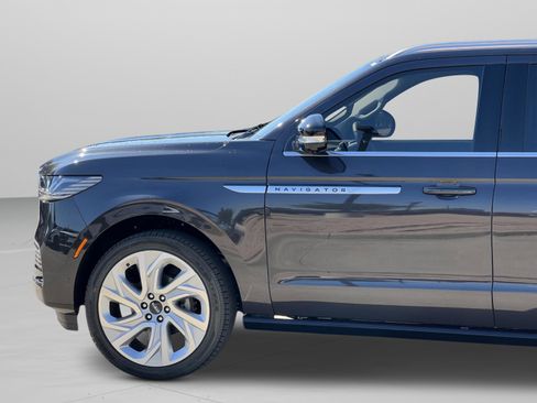 New 2025 Lincoln Navigator L Reserve image 10