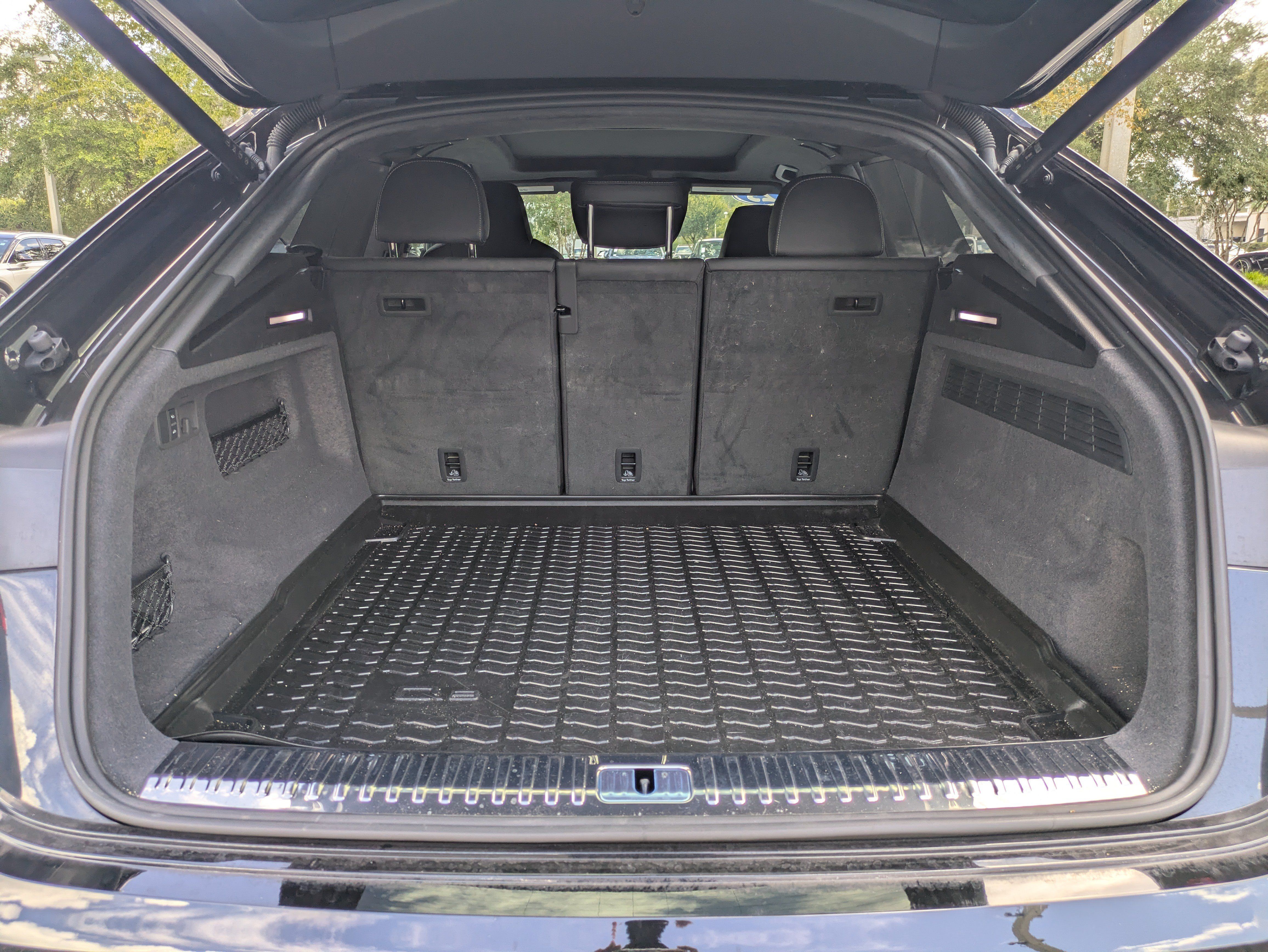 Used 2023 Audi SQ8 Prestige AWD/4WD image 12